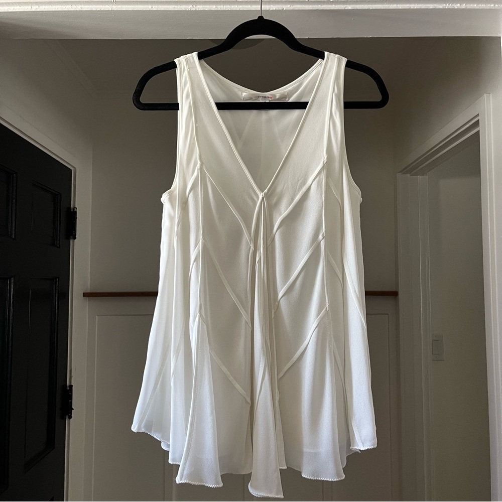 Studio M White Sleeveless V-Neck Flowy Blouse